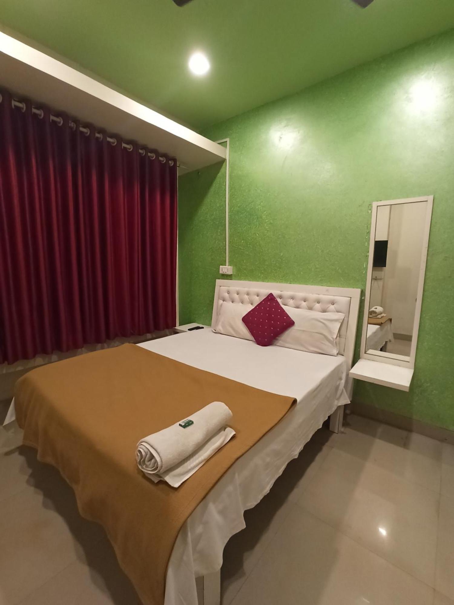 Malwade Motel Pune Ngoại thất bức ảnh